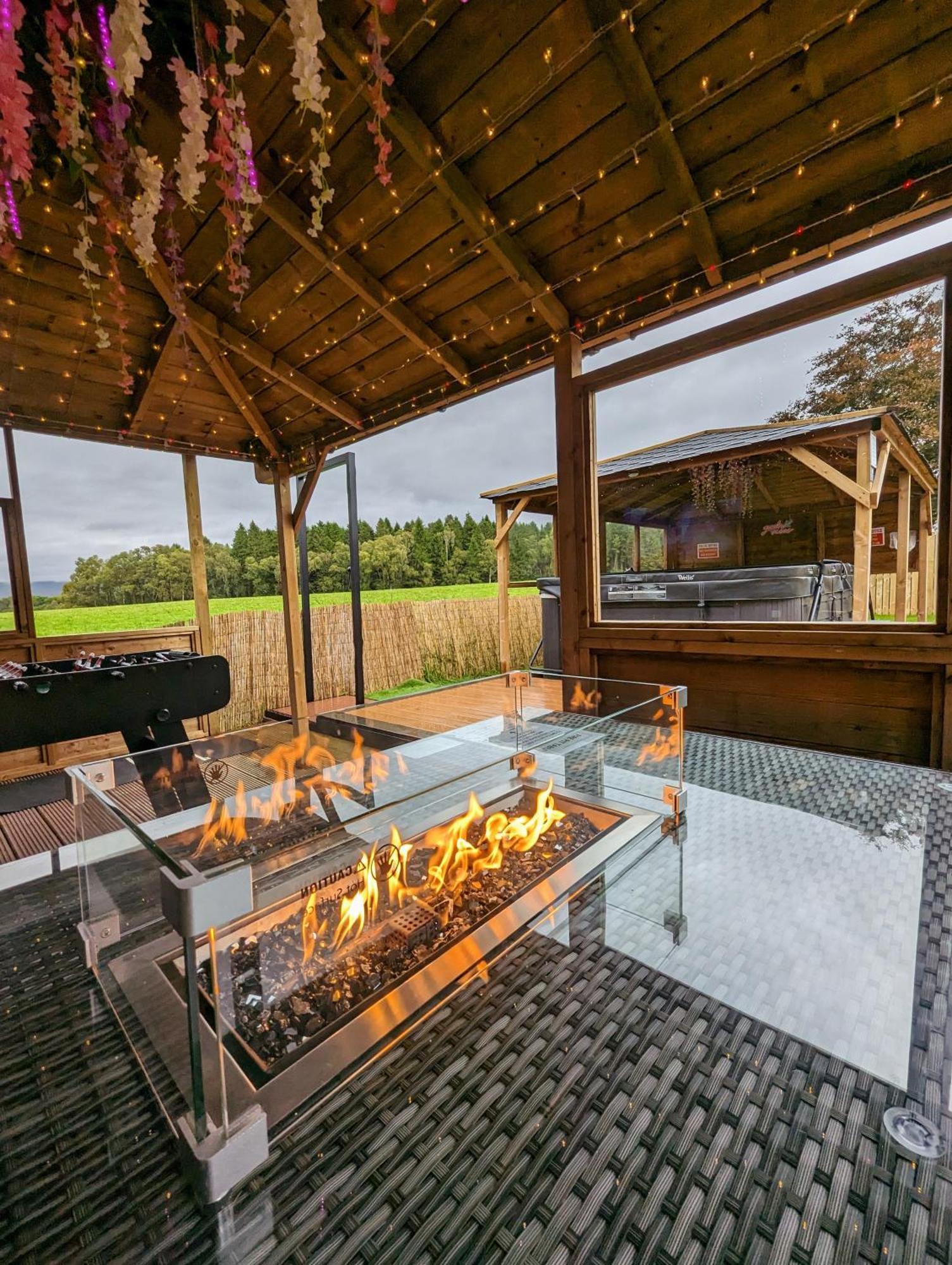 Finn Village "Mountain View Cottage" Private Garden, 9-Seater Hot Tub, Firepit & Pizza Stove 드리맨 외부 사진